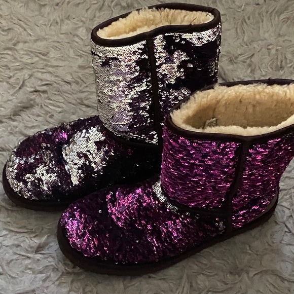 REVERSIBLE PINK SILVER UGGS - Picture 3 of 3